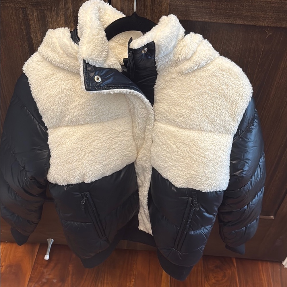 Lou & Grey White and Black Puffer Jacket